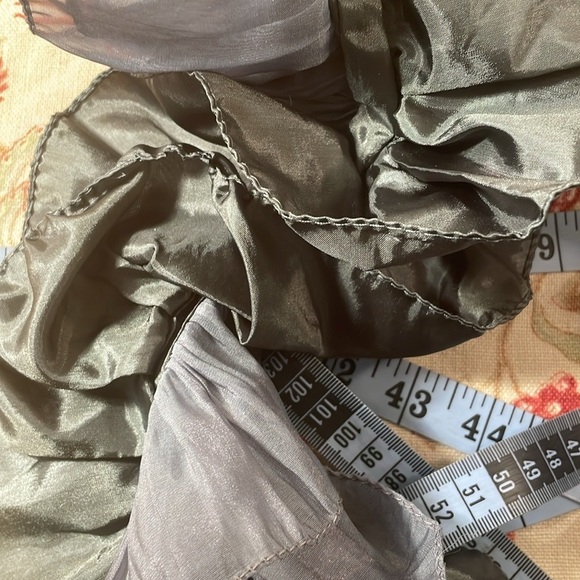 Elegant Ruffled Taffeta and Chiffon Cradled Gray Scarf - Picture 9 of 11